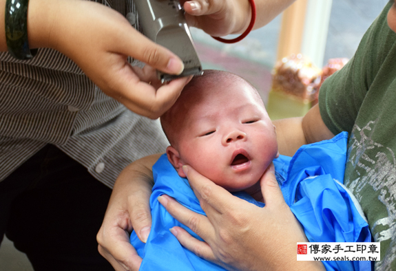 蕭寶寶(台中北區嬰兒寶寶滿月剃頭理髮、免費嬰兒剃胎毛儀式吉祥話)。中國風會場，爸媽寶貝免費穿「日中韓」古裝禮服。專業拍照、DVD光碟、證書。★購買「臍帶章、肚臍章、胎毛筆刷印章」贈送：剃頭、收涎、抓周，三選一。 2015.09.15 照片15